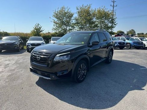 Used 2022 Nissan Pathfinder SL w/ SL Premium Package image 3