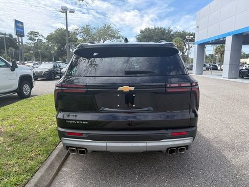 Used 2026 Chevrolet Traverse LT w/ Driver Confidence Package FWD image 4