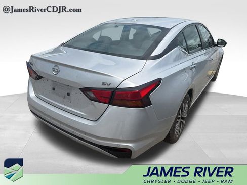 Used 2024 Nissan Altima 2.5 SV FWD image 5