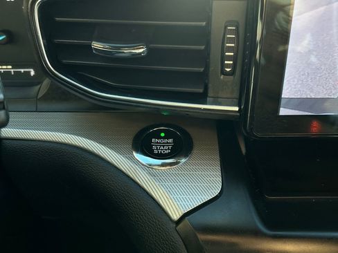 Used 2020 Ford Explorer XLT w/ Equipment Group 202A image 30