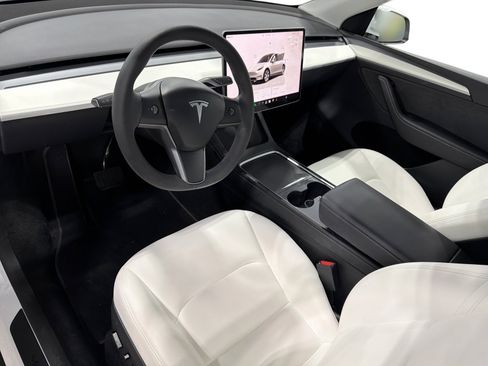 Certified 2023 Tesla Model Y AWD image 17