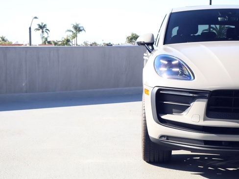 New 2026 Porsche Macan image 12