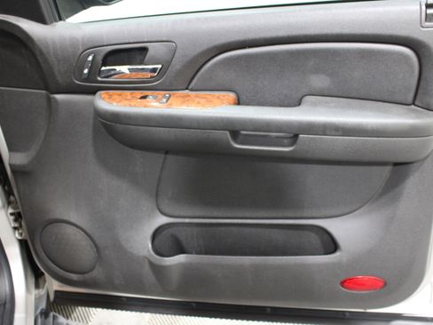Used 2007 Chevrolet Suburban LT w/ LT Preferred Equipment Group image 27