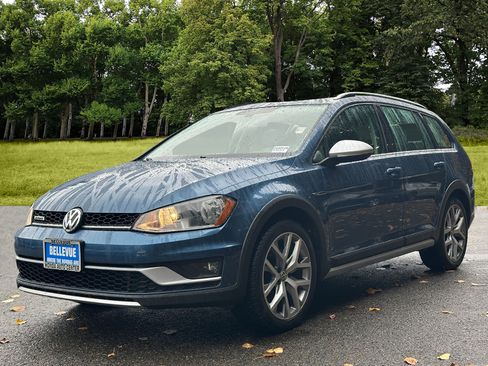 Used 2017 Volkswagen Golf Alltrack SE image 3