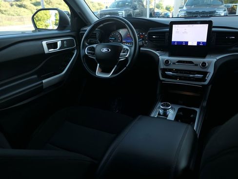 Used 2022 Ford Explorer XLT image 26