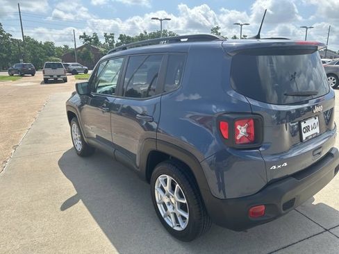 Used 2022 Jeep Renegade Latitude image 11