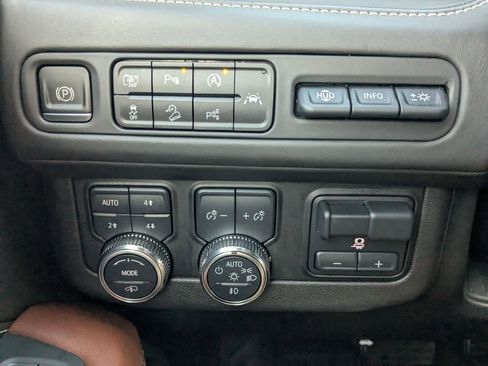 Used 2023 GMC Yukon XL Denali Ultimate image 20