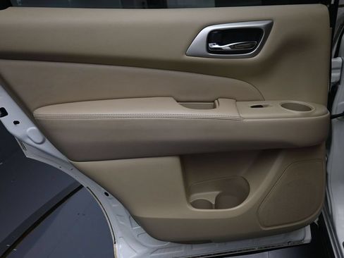 Used 2014 Nissan Pathfinder Platinum w/ Platinum Premium Package AWD/4WD image 23