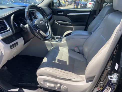 Used 2016 Toyota Highlander XLE FWD image 14