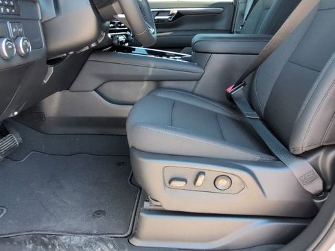 New 2026 Chevrolet Suburban LS image 12