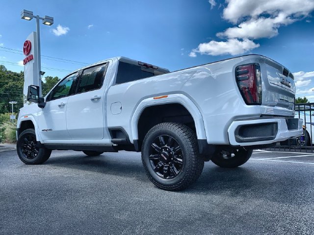 Used 2025 GMC Sierra 2500 AT4 w/ AT4 Premium Plus Package AWD/4WD image 6