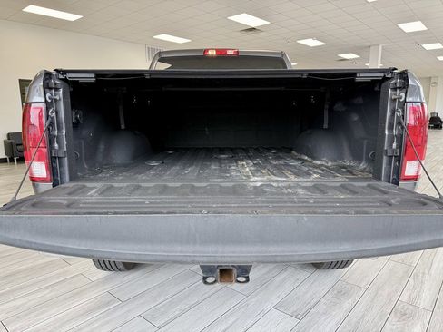 Used 2018 RAM 2500 Tradesman w/ Chrome Appearance Group RWD image 9