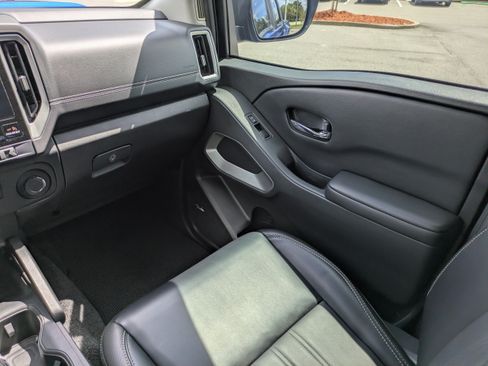 Used 2025 Nissan Frontier SL AWD/4WD image 18