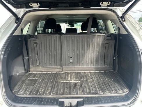 Used 2023 Toyota Highlander LE FWD image 18