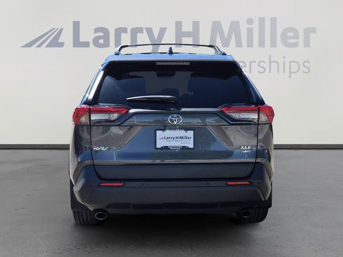 Used 2020 Toyota RAV4 XLE Premium AWD/4WD image 4