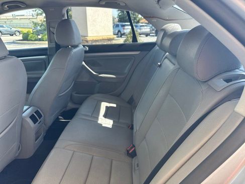 Used 2008 Volkswagen Jetta SE FWD image 7