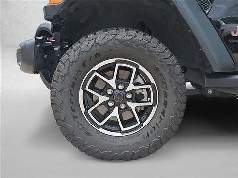 Used 2026 Jeep Wrangler Unlimited Rubicon AWD/4WD image 19