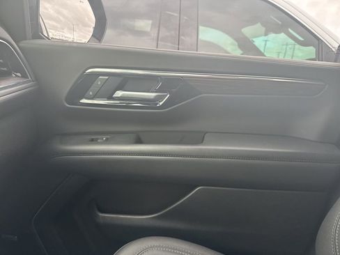 Used 2025 Chevrolet Tahoe Z71 w/ Comfort Package image 17