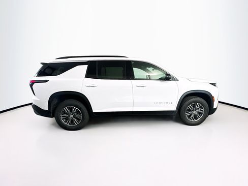 Used 2025 Chevrolet Traverse LT FWD image 10