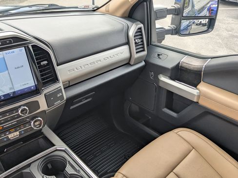 Used 2022 Ford F350 Lariat image 17