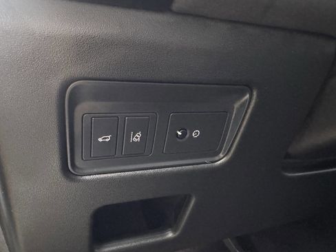 Used 2018 Land Rover Discovery HSE image 29