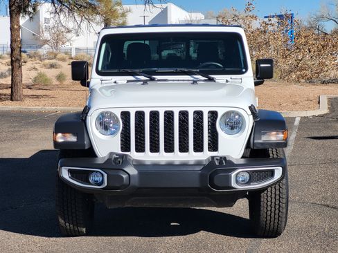 Used 2023 Jeep Gladiator Sport image 9
