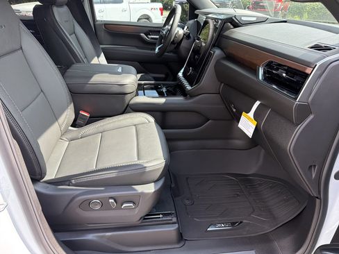 New 2026 GMC Yukon XL Denali w/ Sun & Power Step Package AWD/4WD image 14