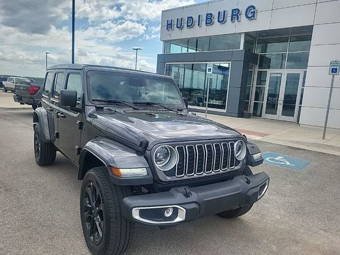 Used 2025 Jeep Wrangler Unlimited Sahara w/ Safety Group AWD/4WD image 1