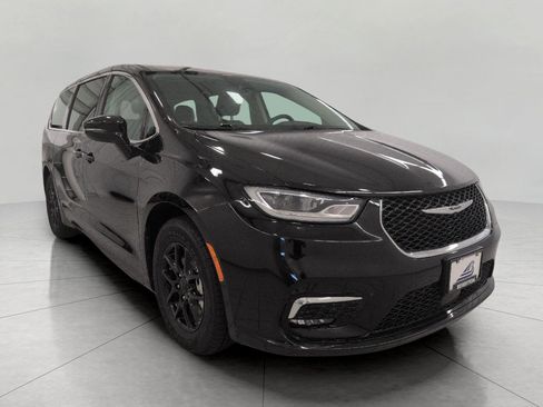 Used 2024 Chrysler Pacifica Touring-L FWD image 1