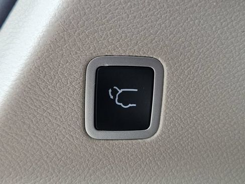 Used 2023 Chrysler Voyager LX FWD image 21