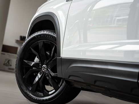 Used 2023 Volkswagen Taos SE AWD/4WD image 5