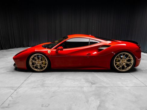 Used 2018 Ferrari 488 GTB RWD image 11