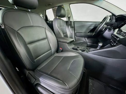 Used 2022 Kia Niro EX Premium image 16