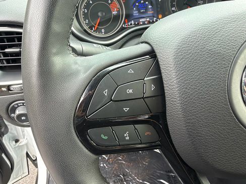 Used 2023 Jeep Cherokee Altitude Lux AWD/4WD image 26