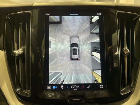 Used 2025 Volvo XC60 B5 Plus image 26