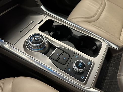 Used 2020 Ford Explorer Platinum image 16