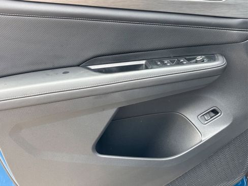 Used 2025 Volkswagen Atlas Cross Sport SE image 26