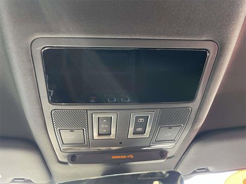 Used 2023 Land Rover Defender 110 S image 32