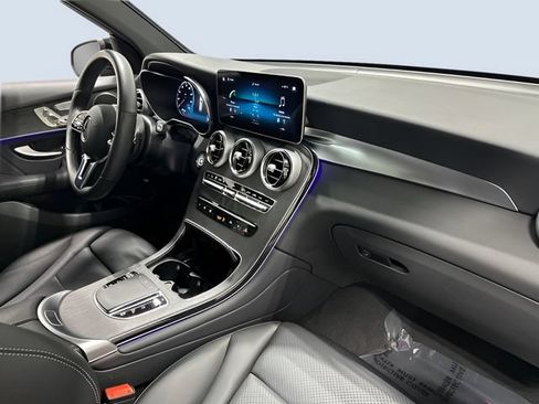 Used 2022 Mercedes-Benz GLC 300 4MATIC image 11