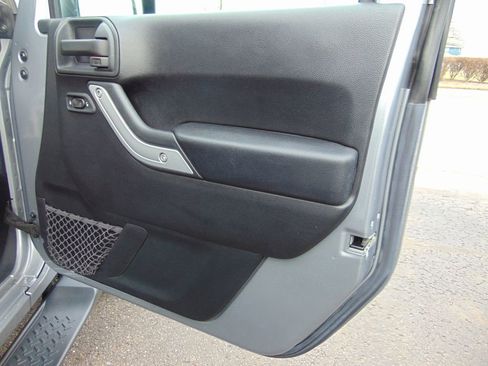 Used 2016 Jeep Wrangler Unlimited Sahara w/ Connectivity Group image 25