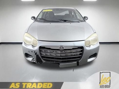 Used 2005 Chrysler Sebring Sedan FWD image 2