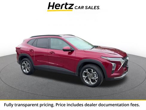 Used 2025 Chevrolet Trax LT FWD image 1