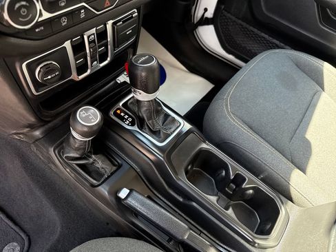 Used 2025 Jeep Gladiator Sport AWD/4WD image 24