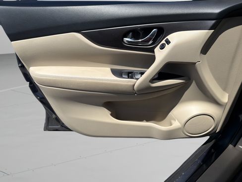 Used 2014 Nissan Rogue S FWD image 18