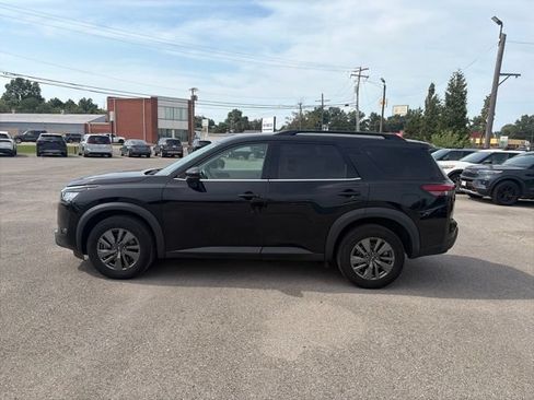 Used 2024 Nissan Pathfinder SV AWD/4WD image 3
