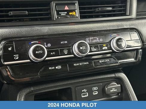 Certified 2024 Honda Pilot Touring image 25