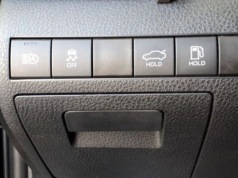 Used 2021 Toyota Camry XLE image 31