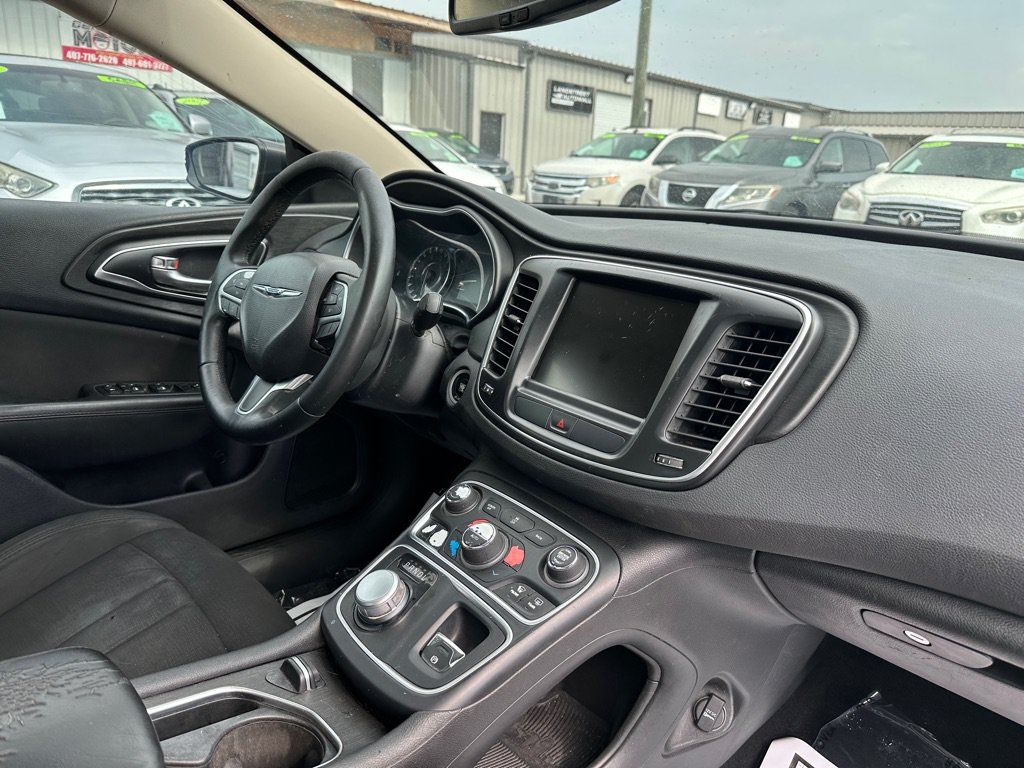 Used 2016 Chrysler 200 Limited FWD image 8