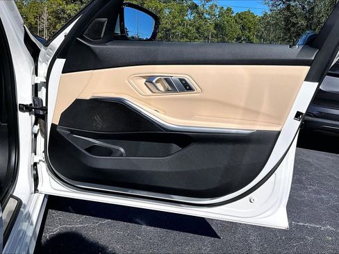 Used 2021 BMW 330i Sedan w/ Convenience Package image 21