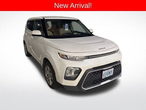Used 2022 Kia Soul LX image 1